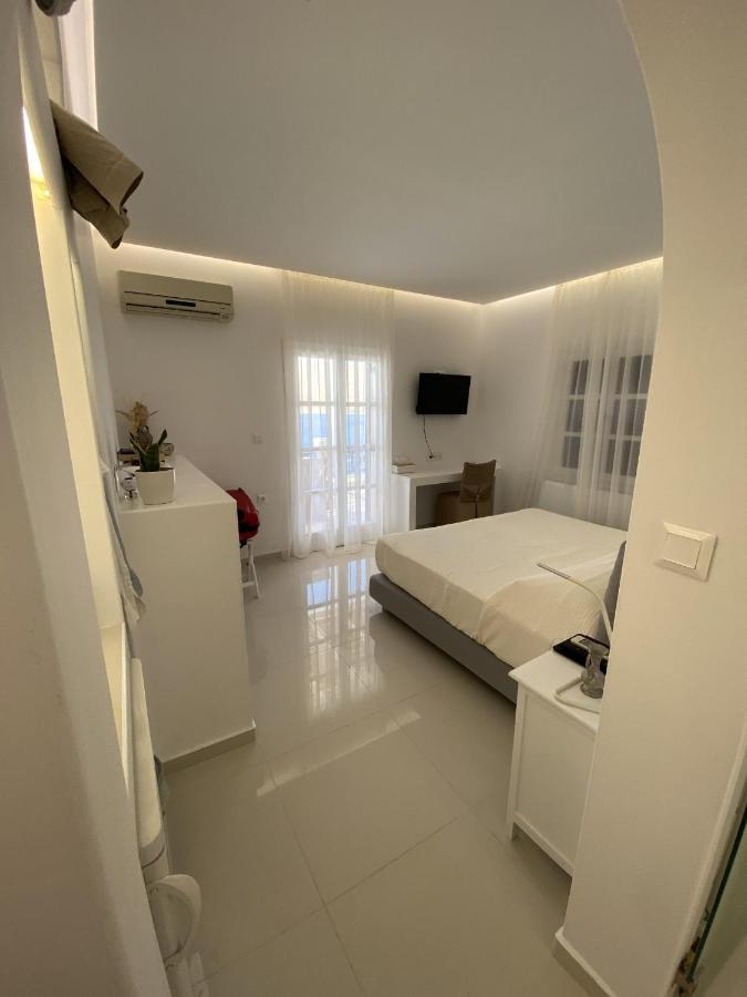 Lodge Searock And Amorgos